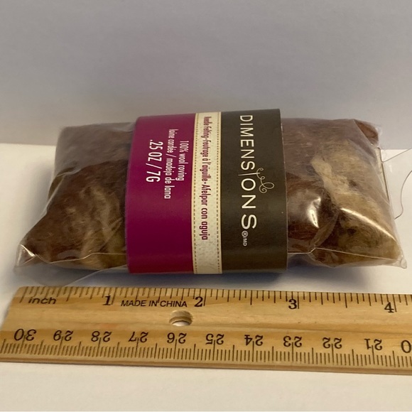 12 Dimensions FeltWorks 100% Wool Brown Curly Roving 0.25oz Needle Felti… - Picture 12 of 15